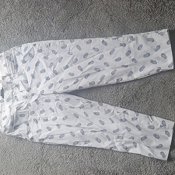 Talbots White Capri Pants With Navy Blue Pineapples Size 6p - Picture 3 of 5
